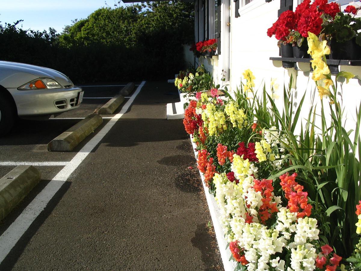 Captain Cook Inn Lincoln City Exterior foto